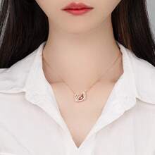 Swarovski 施华洛世奇 SWAN 125 周年纪念版红色闪光天鹅吊坠项链，母亲节、圣诞节、女友、生日礼物，女士时尚项链 - 紅色 - 查看 3