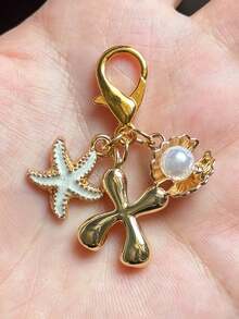 1 Stück A-Z Buchstaben Gold Bubble Buchstabe süßer Anhänger Schlüsselanhänger, Muschel- und Seestern-Accessoires, Schlüsselanhänger, Ringtasche, Rucksack-Anhänger, Auto-Anhänger, perfekt für Urlaub, Einkaufen, Strand, Camping, Geldbörse und Handtaschen-Accessoires. Geeignet als Geschenk für Frauen, Freunde, Klassenkameraden, Dekorationen, modisches kreatives Design Geburtstagsgeschenk, Sommer-Taschenbaumeln, modisches Accessoire für Damen, langanhaltend Metallschlüsselring, ästhetisches Geschenkidee, neuartiger Schlüsselanhänger, Rückkehr zur Schule Auto-Accessoires Goth Y2k' - Verschiedenfarbig - Übersicht 32