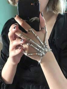 1 pieza Manos de garra de calavera, Cadena para la parte posterior de la mano gótica, Garras para fiesta de Halloween, Accesorios de disfraz de cosplay, Accesorios esenciales para fiestas, Accesorios para actuaciones en el escenario, Accesorios con tema de cultura pop para bares de casas embrujadas, Adecuado para juegos de roles, Accesorios para fotografía y decoración de Halloween, Accesorios de Halloween, Accesorios de terror, Disfraces de Halloween, Accesorios espeluznantes, Aleación de zinc