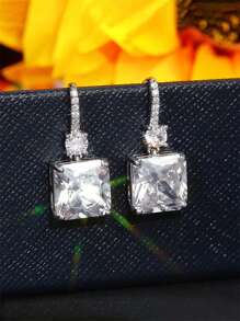 一对优雅的黄色立方氧化锆水滴耳环，适合作为情人节礼物送给女性。 - 銀色 - 查看 5