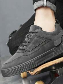 Herren einfarbige graue Schnürsportschuhe, minimalistischer Stil mit rundem Zehenbereich und dicker Sohle, höhenverstellbare Sportschuhe (es empfiehlt sich, eine größere Größe zu wählen)