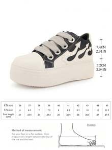 Zapatillas de moda con suela gruesa y plana, botas de tobillo para mujer con puntera redonda, suela gruesa, bordado y diseño de cordones, zapatillas góticas punk rock con llamas - Blanco y Negro - Ver 3