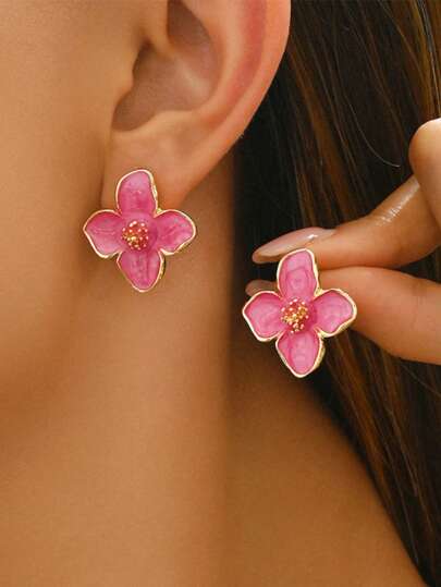 زوج من أقراط معدنية على شكل زهرة عصرية، مناسبة لزينة المرأة اليومية، رائعة لعيد الحب