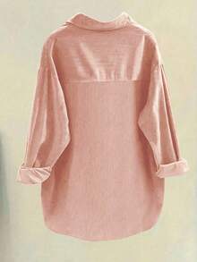 女士时尚涤纶翻领长袖落肩灯芯绒休闲衬衫，不对称下摆带纽扣细节