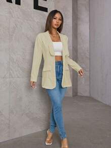 MODA MO, REF: 187 Women's Jacket, Elegant Lapel, Striped, Casual Style, Modern Look, Refined Modeling, Perfect Fit, Structured Fit, Comfort, High Quality, Sophisticated Look, Versatile Piece, Classic Design With A Modern Touch, Stylish Jacket, Ideal For Mid-Season, Feminine Urban Look, Impeccable Finish, Composition With Personality, Elegant Casual Fashion, Essential Piece In The Wardrobe, Jacket With Charm, Light And Striking Look, Contemporary And Functional Style. - 奶油色 - 查看 4