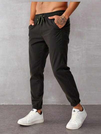 CHB CHILI BEANS CLOTHING Jogger para Hombre en Tela de Gabardina – Corte Moderno y Cómodo – Ideal para Uso Diario, Oficina o Salidas Casuales – Cintura Ajustable con Cordón y Puños Elásticos – Estilo Urbano y Versátil – Prenda Ligera, Resistente y Atemporal – Perfecto para Combinaciones Casual o Semi-Formales – Moda Masculina con Toque Actual  Liso  Ocio-Vacaciones Ocio  Estilo casual-minimalista  Casual-Básico  Simple  De moda    Cordón  Bolsillo  ANUDADO    jogger gabardina  Diario  Sesión de fotos  Jardín  Fin de semana casual  Vacaciones  Deportivo