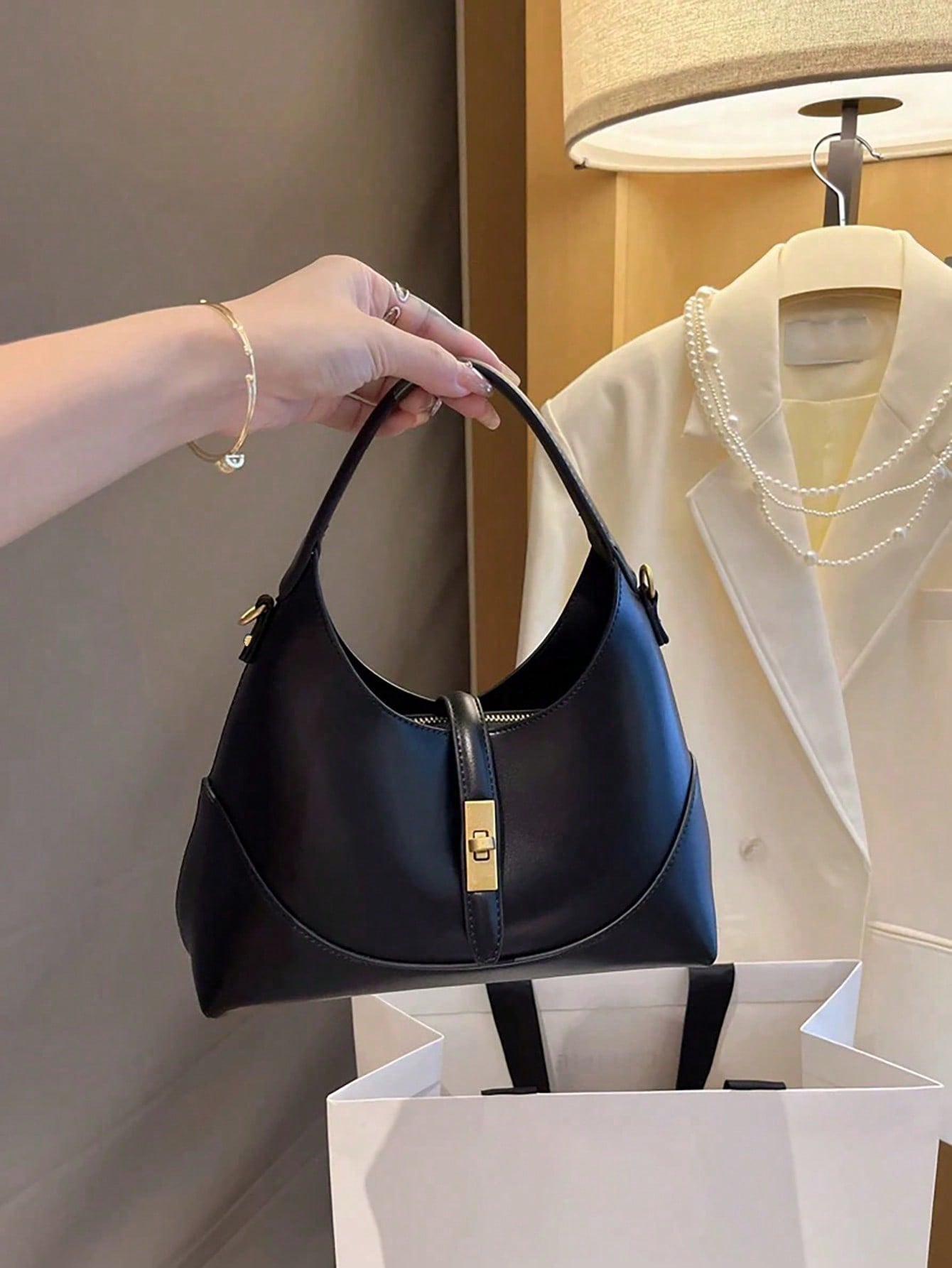 حقيبة ذات تصميم فريد بتصميع ألوان متباينة، حقيبة ك...