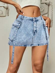 Y2K街头风紧身迷你裙，饰有胶带图案，复古水洗翻盖口袋，休闲舒适，适合夏季度假穿着，是一款实用百搭的牛仔迷你裙，女款 - 炒花淺藍 - 查看 3