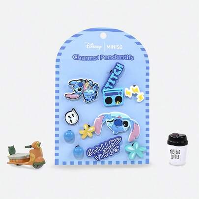  Juego de accesorios de zuecos de la serie Stitch de MINISO, con licencia oficial. Con diversas formas de Stitch y elementos, colores brillantes y detalles exquisitos. Adecuado para zuecos, mochilas, etc. Crea fácilmente un estilo personalizado y lindo. (1 PIEZA)