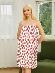 1pc Coral Fleece Strawberry Pattern Tube Top Bathrobe For Women, Soft Absorbent Bath Towel Robe With Hook And Loop Scarf, Towel Robe, Dry Robe, Non-Shedding Sleepwear Bathrobe For Adults & Students, Home Use