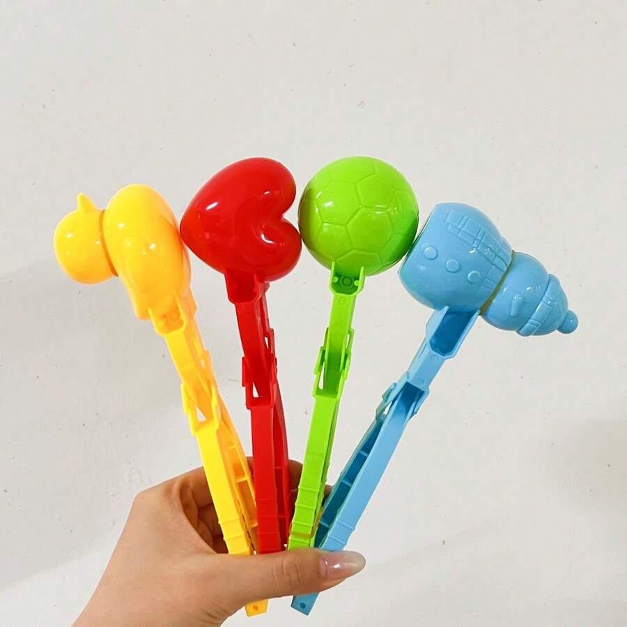1/4 件雪球/沙球模具工具 - 心形、鸭子、雪人和足球图案 - 户外雪地游戏配件、沙滩玩具 - 颜色随机