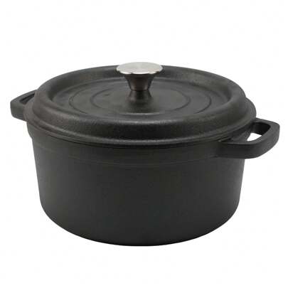 Cocina multifuncional: este horno holandés con tapa es adecuado para una variedad de tareas culinarias, incluyendo hornear, guisar, asar, guisar, freír, etc. Material de alta calidad: nuestra olla guisada holandesa está hecha de material de hierro fundido de alta calidad y es duradera. La superficie sin recubrimiento la hace más segura que otros utensilios de cocina recubiertos Aislamiento térmico: estructura de hierro fundido grueso, con tapa, para garantizar un aislamiento térmico sin daños y una distribución uniforme del calor, para garantizar que cada plato se cocine uniformemente Manijas dobles robustas: las manijas robustas a ambos lados de la olla le permiten llevar fácilmente comidas deliciosas de la estufa a la Mesa Compatibilidad de cocinas múltiples: nuestros hornos holandeses son compatibles con varios tipos de cocinas, incluyendo cocinas de gas, hornos eléctricos, cerámica e inducción