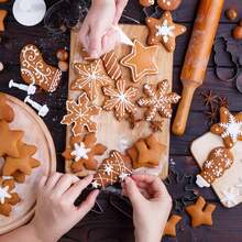 6 قطع مجموعة قوالب قطع بسكويت عيد الميلاد، بشكل رجل زنجبيل، ثلج، شجرة عيد الميلاد، ملاك، غزال مع حافة من مادة PVC الناعمة، قوالب بسكويت عيد الميلاد مناسبة لخبز أعياد الشتاء والكريسماس، ديكورات عيد الميلاد، بيجامات عيد الميلاد، هدايا عيد الميلاد، ديكور عيد الميلاد