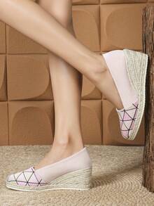 2025 New Woven Fisherman Shoes For Women, Thick Sole Flat Soft Bottom Embroidered Slip-On Loafers