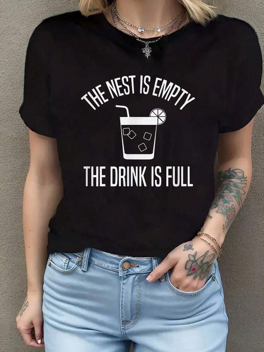 Camiseta divertida El nido está vacío, la bebida está llena, estilo universitario, informal, de moda, con cuello redondo para mujer. Camiseta de manga corta de algodón de 220 g, impresión por una cara - Negro - Ver 1