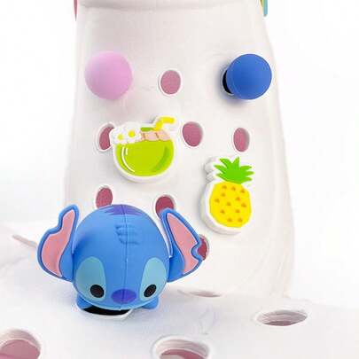  Accesorios de zuecos de la serie Tsum Tsum de MINISO Stitch. Forma tridimensional linda, se ajusta con precisión a los zuecos, decora fácilmente de manera personalizada. Ya sea para el uso diario en la calle, el ocio en el hogar o los paseos de verano en la playa, agrega una atmósfera fantástica a tus zuecos y crea un logotipo lindo exclusivo (1 pieza)