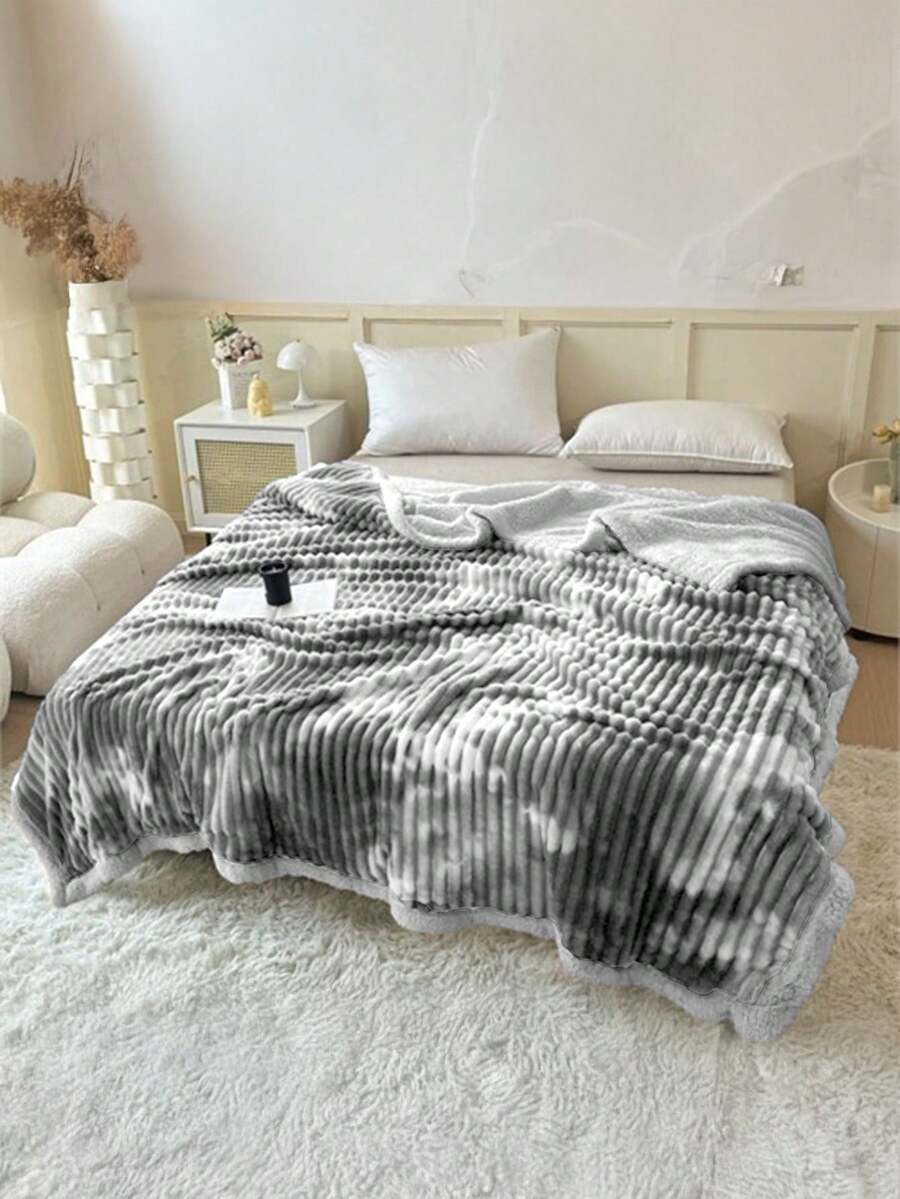 Frazada Aborregada Tie-Dye Confort Premium en Tres Tamaños: Individual, Matrimonial y Queen. Frazada Sherpa: Lujo y Comodidad para Tu Cama. Estilo y Calidez con la Nueva Frazada Aborregada - Gris Claro - Ver 1