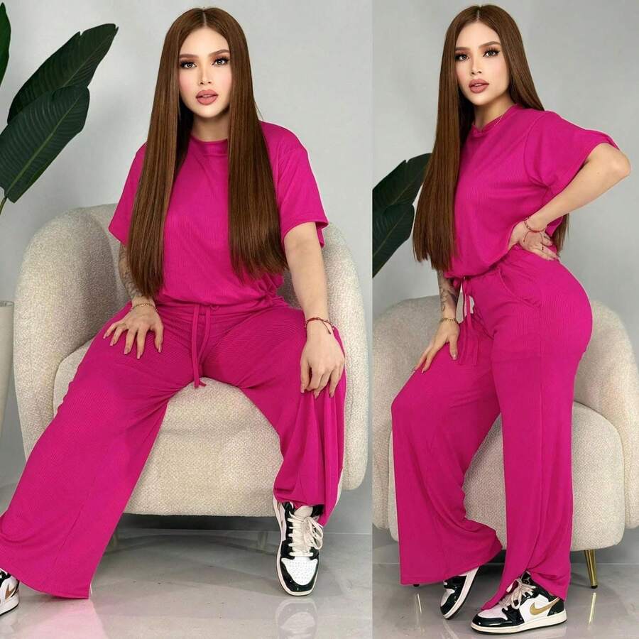 ¡Comodidad y estilo en un solo conjunto! Dale un upgrade a tu outfit con nuestro conjunto de 2 piezas: blusa con resorte + pantalón súper cómodo. Disponible en varios colores, unitalla y XL. ✨ - Rosa Fucsia - Ver 1