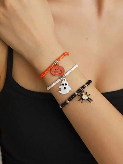 3 Stücke Halloween Armband Set, mit einer dunklen und verspielten Kombination aus Spinnen-, Geister- und Kürbis-Perlenarmbändern