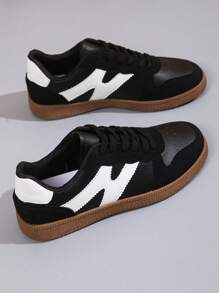 Schwarze lässige Flach-Sneaker für Damen, modische neue vielseitige Trainer, bequeme Sportschuhe, Frühling/Herbst