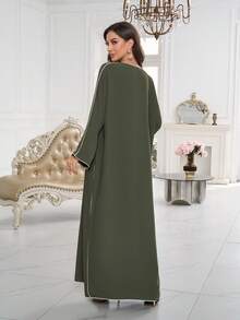 两件套 Nida 面料饰边设计头巾 + 长袍，服装套装，舒适日常穿着，适合女性春季穿着。 - 彩色 - 查看 1