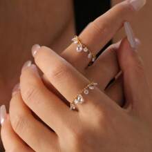 Light Luxury Fairy-Inspired Asymmetrical Waterdrop Tassel Sparkling Synthetic Zirconia Pendant Adjustable Ring - Stylish Youthful Accessory, Luxurious Designer Jewelry