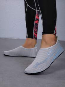Elegant Couple Water Shoes Suitable For Barefoot Lovers, Women's Soft-Soled Beach Shoes For Swimming, Diving, Outdoor Quick-Drying Summer Sandals, Non-Slip Breathable Wading Shoes, Suitable For Men And Women - Breathable Mesh, Non-Slip Rubber Sole, Outdoor Shoes For Summer, Applicable For Beach, Swimming, Hiking, Yoga, Fitness, Beach Shoes, Fashionable Sports Swimming Shoes, Lightweight And Flexible - Light Grey - View 5