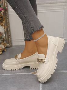 2025年春季新款厚底英伦风女式乐福鞋，百搭通勤复古金属扣一脚蹬平底鞋，白色和黑色 - 米色 - 查看 5