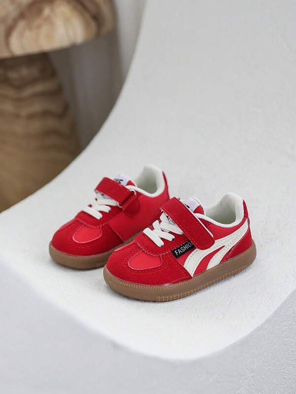 A Pair Of Children's Training Shoes With Soft Leather Surface And Casual Shoes, Round Head Low-Top With Hook And Loop, Boys' Outdoor Sports Shoes, Suitable For Spring And Autumn, Outdoor Leisure And Entertainment