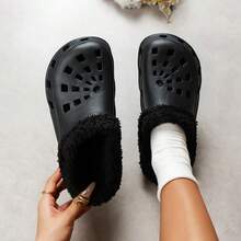 The Unisex Black Fleece Dawgs Clogs The Fan-Shaped Garden Shoes With Warm Shoe Covers Fashion Simple Casual Summer Detachable And Winter Washable Textile Plush Slippers Women And Men's Indoor Outdoor EVA Shoes