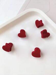 Cute Red Flocked Small Claw Clip, Heart Shape Mini Side Clip, Princess Bangs Hair Clips, Flocked Hair Accessories For Women, Autumn/Winter Valentine Hair Jaw Clip Hair Clamps Hair Clutch Hair Claw Clip Autumn Accessories Fashion Hair Claws Fall Fashion Gifts For Women