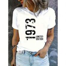 1973 Limited Edition Women'S Graphic Tee - Stylish Summer Short Sleeve Crew Neck T-Shirt, White With Black Print, Medium Stretch Fabric, Casual & Versatile For Casual Attire, Everyday Tshirt | Vintage Graphic Tee | Medium Stretch FabricSuitable For Summer Wear, Printed Pattern Short Sleeves, Ladies' Tops, And Printed Short Sleeves. - 白色 - 查看 1