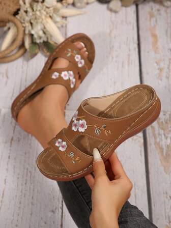 Ciabatte da donna taglie forti con ricamo traforato, suola spessa, punta aperta, per uso domestico