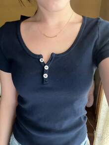 Y2K风格性感修身纯色圆领短袖T恤，适合女性穿着，可用于返校、海滩旅行和休闲场合。 - 藏蓝色 - 查看 9
