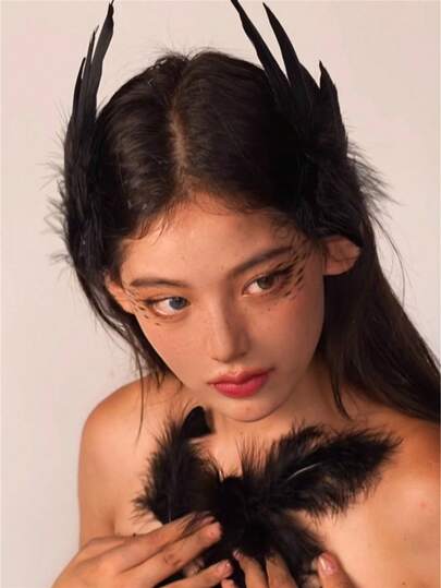 1-2个黑色天鹅羽毛发夹，角色扮演黑色天使翅膀摄影道具发饰，优雅暗黑哥特风格头饰，配有仿珍珠侧夹，适合女性/女孩派对装扮，复古朋克发型装饰