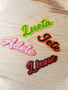 1 individuell angefertigter Acryl-Namensmagnet für den Kühlschrank, kreative und personalisierte funkelnde magnetische Englisch-Wort-Karte, glänzender und einfacher Stil, geeignet für Spindmarkierung und Dekoration, Namenskarte, das schönste Urlaubsgeschenk für Freunde, Geschenk zur Rückkehr an die Universität, Hochzeitsgeschenk