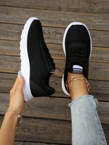 舒适时尚的青少年编织透气运动鞋 - 柔软、防滑、轻便、灵活的鞋子，适合户外活动、玩耍、上学和休闲穿着 - 非常适合成长中的双脚 - 黑色 - 查看 4