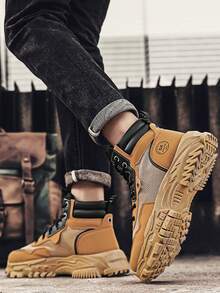 Botas de trabajo y senderismo para hombre, nuevas botas de trabajo de caña alta, adecuadas para actividades al aire libre, diseño con suela gruesa y elevada, zapatillas deportivas informales para estudiantes, botas de piel de caña media, vacaciones y viajes al aire libre. Zapatos de caña alta de moda urbana, botas de senderismo para actividades al aire libre, botas de moto informales y elegantes. - Caqui - Ver 3