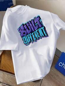 Camiseta de Estilo Graffiti Motivacional para Niños "Construido Diferente" - Naranja Vibrante con Letras Azules/Moradas, Camiseta de Verano de Manga Corta con Cuello Redondo Casual para Adolescentes, Gimnasio y Atuendo Casual, Lavable a Máquina, Declaración de Moda Juvenil, Estampado de Graffiti, Ajuste Regular, Tela Cómoda y Transpirable para Ropa Casual de Niños, Ideal para Atuendos de Verano, Diseño Audaz con Letras de Graffiti - Blanco - Ver 2