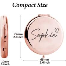 1个定制雕刻化妆镜，时尚优雅的文字设计搭配可爱的心形图案，适合作为结婚礼物、生日礼物、个性化折叠镜、周年纪念礼物、毕业礼物、送给姐妹、朋友、伴娘的礼物、圣诞礼物、母亲节礼物。