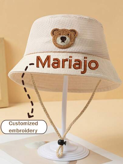 Nuevo sombrero de cubo de oso de peluche beige con bordado personalizado de nombre para niños, sombrero de sol con cordón lindo, a prueba de viento con correa ajustable, esencial para viajes al aire libre, sombrero de cubo plegable y portátil, accesorio para fotos de vacaciones en la playa, protección solar para picnic en el parque, sombrilla para el trayecto diario, exclusivo de primavera y verano, sombrero de sol con dibujos animados para niños, sombrero de cubo a juego para padres e hijos, regalo para el Día del Niño, regalo de Navidad, regalo de Acción de Gracias, regalo de recuerdo