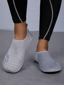 Elegant Couple Water Shoes Suitable For Barefoot Lovers, Women's Soft-Soled Beach Shoes For Swimming, Diving, Outdoor Quick-Drying Summer Sandals, Non-Slip Breathable Wading Shoes, Suitable For Men And Women - Breathable Mesh, Non-Slip Rubber Sole, Outdoor Shoes For Summer, Applicable For Beach, Swimming, Hiking, Yoga, Fitness, Beach Shoes, Fashionable Sports Swimming Shoes, Lightweight And Flexible - Light Grey - View 4