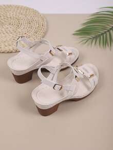 Sandali con tacco spesso intrecciati in stile retrò da donna, sandali con chiusura a fibbia e design traforato, sandali casual da giorno, da vacanza o da ufficio con tacco spesso adatti per l'estate