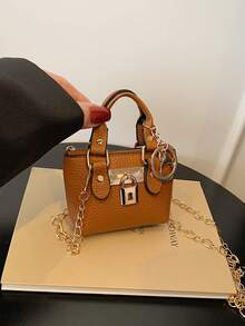 1个新款迷你斜挎包，可爱小众高端PU斜挎包，时尚新款手提包，清新亮丽的颜色，青春少女风格，可斜挎，金属链条，休闲时尚，适合外出，也可作为礼物送给朋友。 - 迷你斜背包 - 查看 16