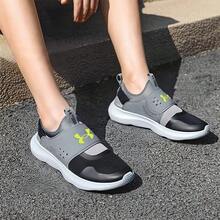 Under Armour 男士 Runplay 舒适透气轻便运动鞋，网眼鞋面，健身训练跑步鞋，一脚蹬款式，建议选购大一码。 - 黑灰色 - 查看 4