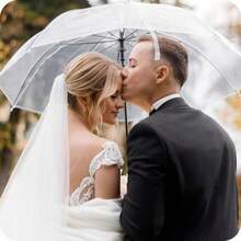 1 eleganter transparenter Hochzeitsschirm mit weißem Griff – ausgestattet mit wasserdichter Kunststoffhülle und Edelstahlrahmen, kann automatisch öffnen und schließen, geeignet für Hochzeiten, Freundschaftsfeiern, Veranstaltungen im Freien