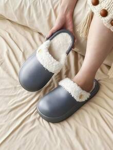 Nuevas zapatillas de casa de hombre de estilo minimalista y elegante para el invierno. Convenientes y versátiles para uso diario. Las suelas gruesas son transpirables, suaves, cómodas y cálidas.