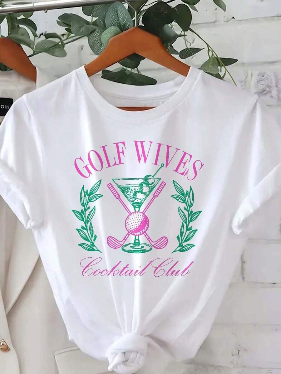 Mujer Camiseta de mujer México Envío Tela transpirable de alta calidad Estampado de Lavado a máquina Fresco Deportes Cuello redondo Casual Manga corta Versátil Nueva Era Lavable a máquina, top casual de cuello redondo de deportes de trabajo estudiantil, moda cómoda y moderna |vestidos de mujer verano almacen localCamisa de algodón blanco con el logotipo "GOLF WIVES Cocktail Club" que combina el deporte del golf con la elegancia del cóctel, perfecta para las esposas amantes del golf y el estilo - Blanco - Ver 1