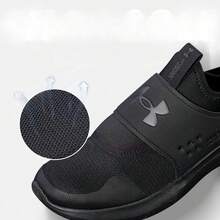 Under Armour Runplay 男士舒适柔软弹性透气轻便运动鞋，健身训练跑步鞋，一脚蹬款式，建议选购大一码。 - 黑色 - 查看 7