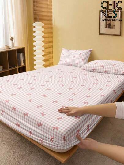 1Pc Pink Bow Knot Butterfly Plaid Pattern Fitted Sheet, Mattress Protector, Love Valentine's Day Mattress Cover For Bed, Bed Sheet, Soft And Breathable, For All Size Bed -Twin, Full, King, Queen Size Sheet Deep Pocket Home Textile. Back School Season, Dormitory Beds